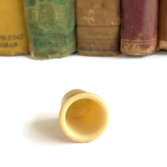 Plastic Advertising Thimble , Vintage Sewing - Picture 9 of 9